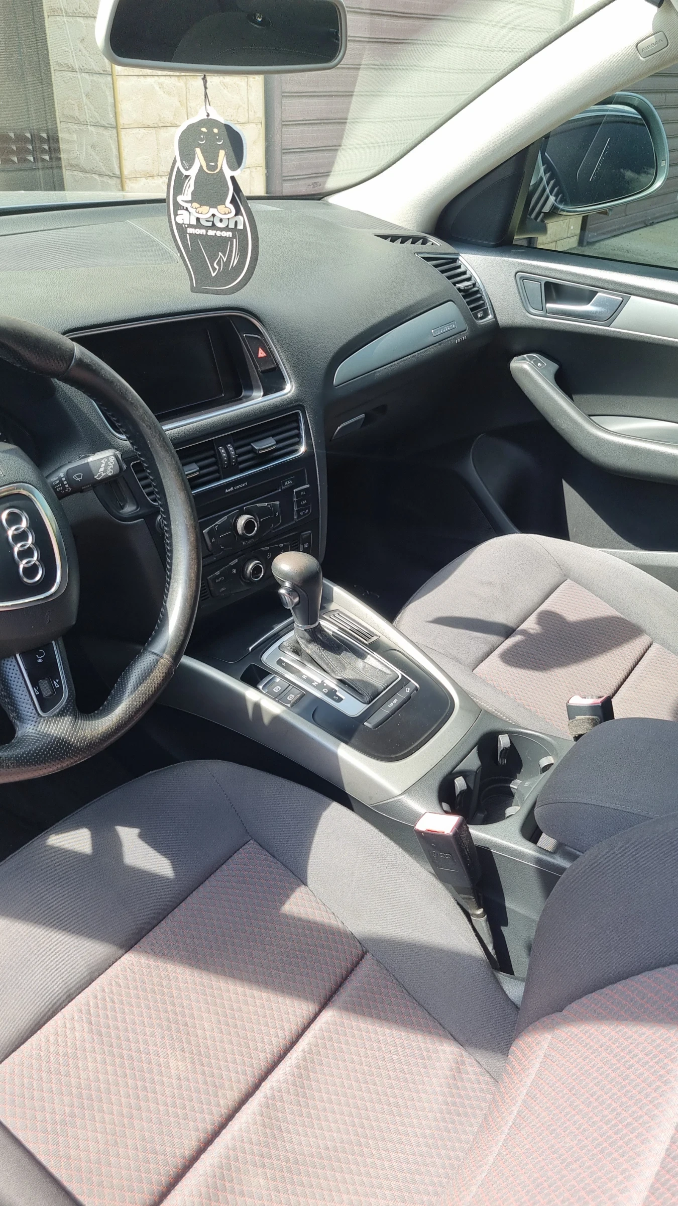 Audi Q5 2.0 d , снимка 9 - Автомобили и джипове - 54822718