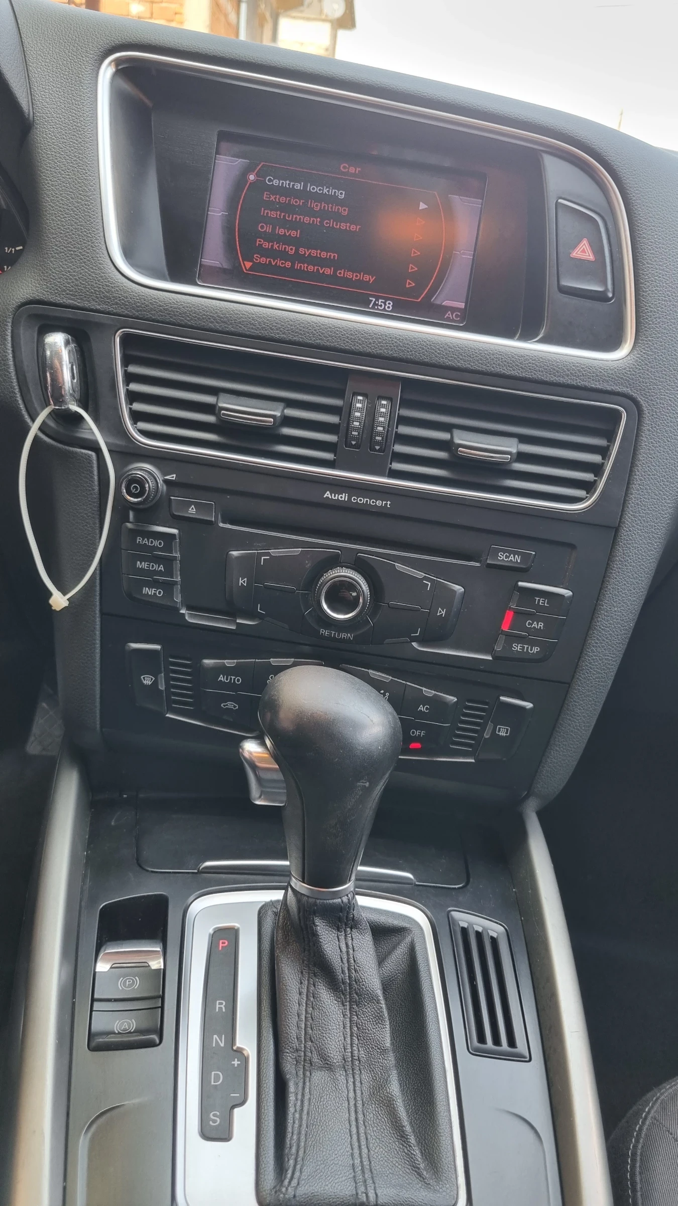 Audi Q5 2.0 d , снимка 14 - Автомобили и джипове - 54822718