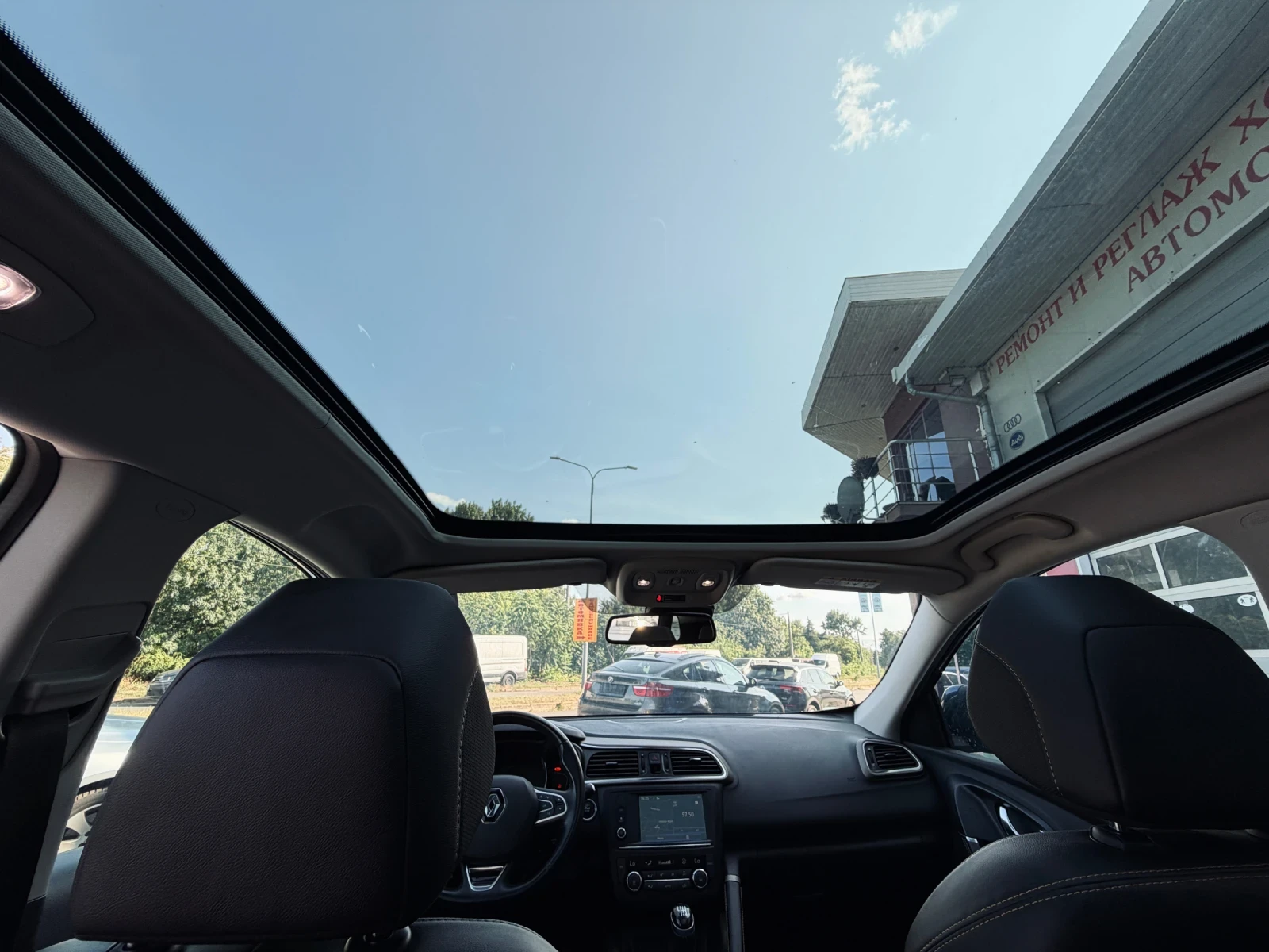 Renault Kadjar 1.6dCi / PANORAMA / 100, 000KM, снимка 9 - Автомобили и джипове - 55178935
