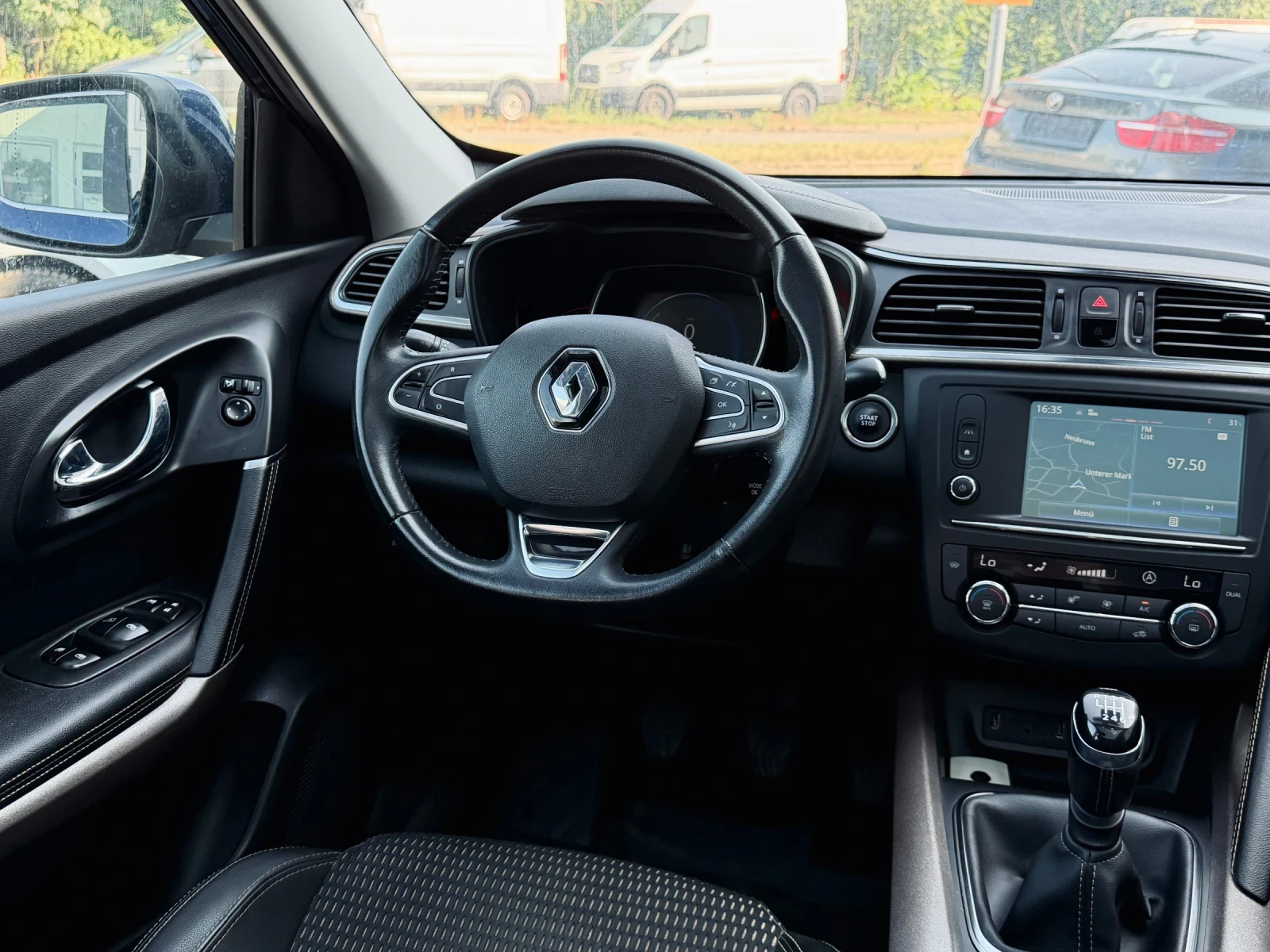 Renault Kadjar 1.6dCi / PANORAMA / 100, 000KM, снимка 7 - Автомобили и джипове - 55178935