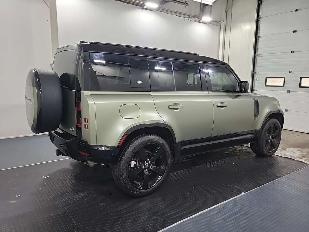 Land Rover Defender * X DYNAMIC SE * CARFAX * , снимка 3 - Автомобили и джипове - 55611248