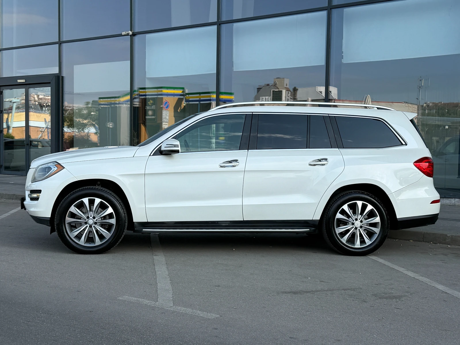 Mercedes-Benz GL 450 6 МЕСЕЦА ГАРАНЦИЯ/367к.с. 7 Местен/Монитори, снимка 2 - Автомобили и джипове - 55660873