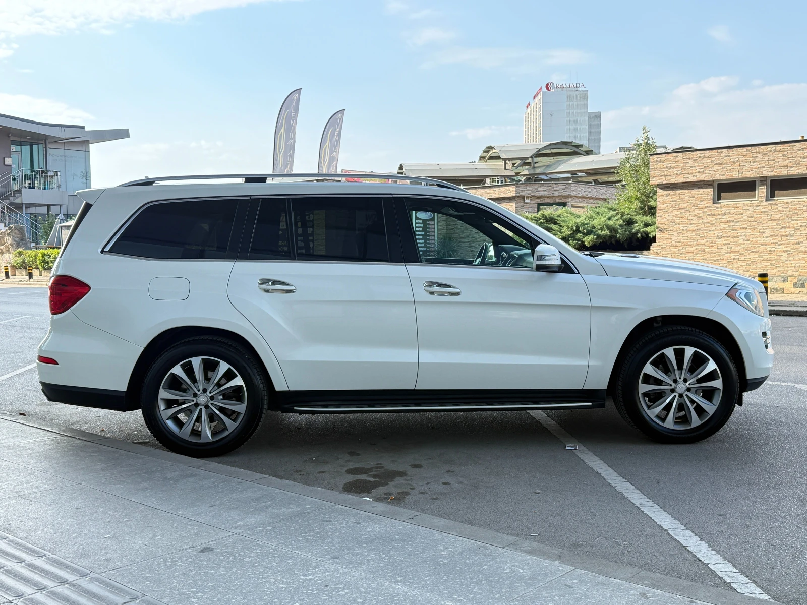 Mercedes-Benz GL 450 6 МЕСЕЦА ГАРАНЦИЯ/367к.с. 7 Местен/Монитори, снимка 5 - Автомобили и джипове - 55660873