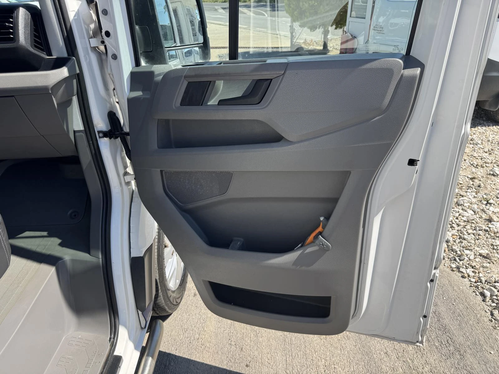 VW Crafter L2H1 KLIMA, AVTOMATIK, снимка 14 - Бусове и автобуси - 55492966