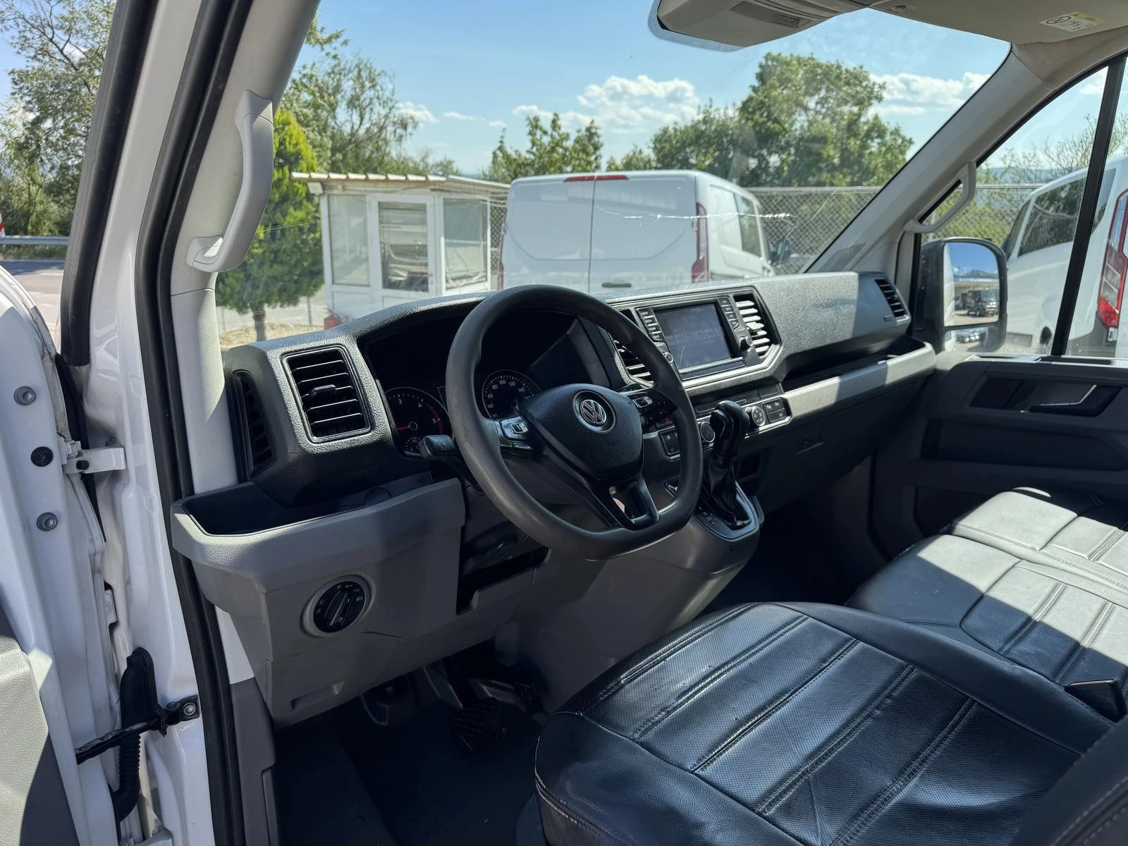 VW Crafter L2H1 KLIMA, AVTOMATIK, снимка 13 - Бусове и автобуси - 55492966