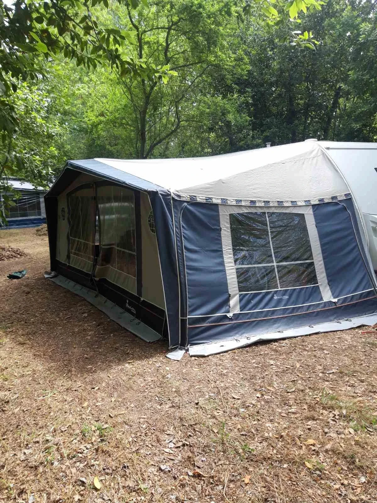 Каравана Knaus  Isabella Ambassador Carbon, снимка 2 - Каравани и кемпери - 55770940