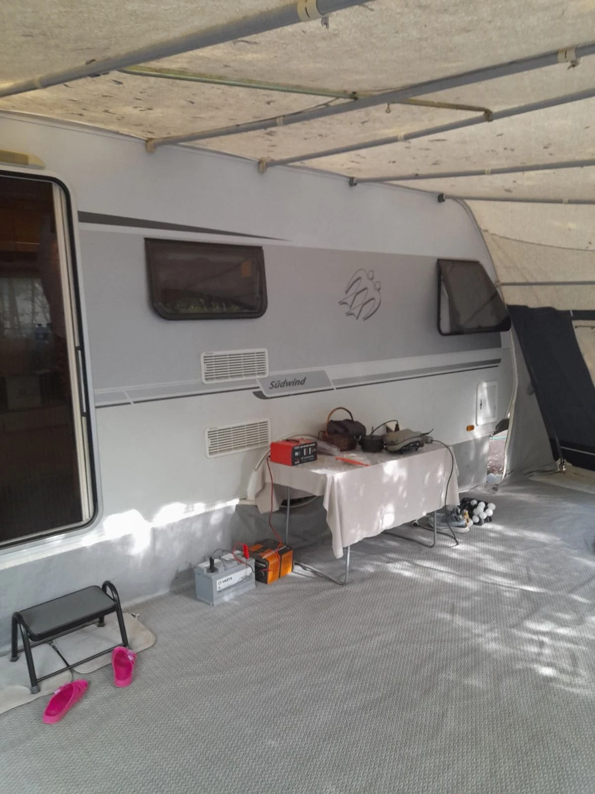 Каравана Knaus  Isabella Ambassador Carbon, снимка 8 - Каравани и кемпери - 55770940