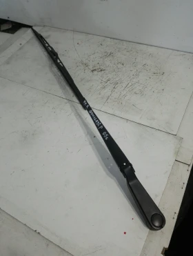 Рамо чистачка предно дясно Ланд Ровър Фрилендър тд4