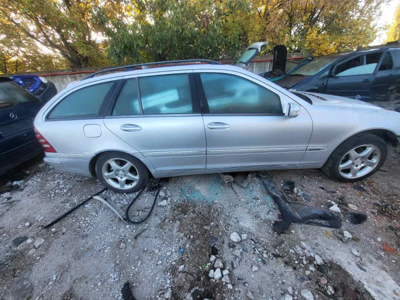 Mercedes-Benz C 220, снимка 4 - Автомобили и джипове - 47516386