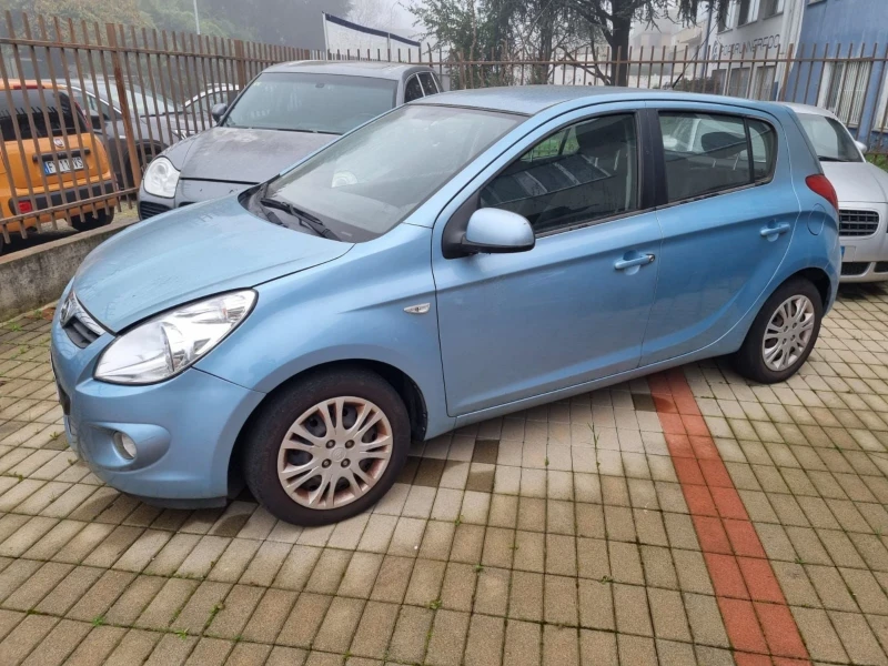 Hyundai I20, снимка 2 - Автомобили и джипове - 48271579