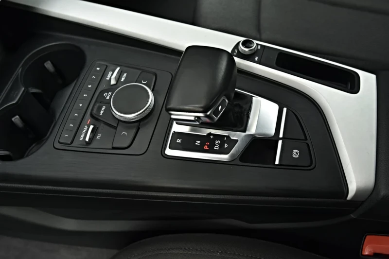 Audi A4 2.0 TDI, снимка 12 - Автомобили и джипове - 52845544