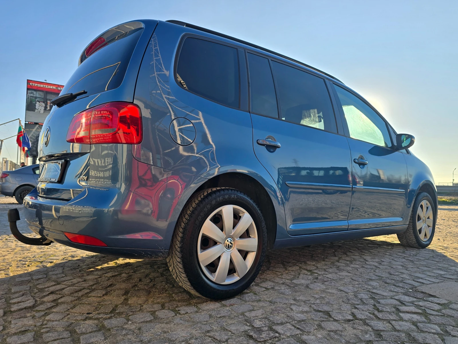VW Touran 13г.1, 6-105к.с.7места - изображение 6