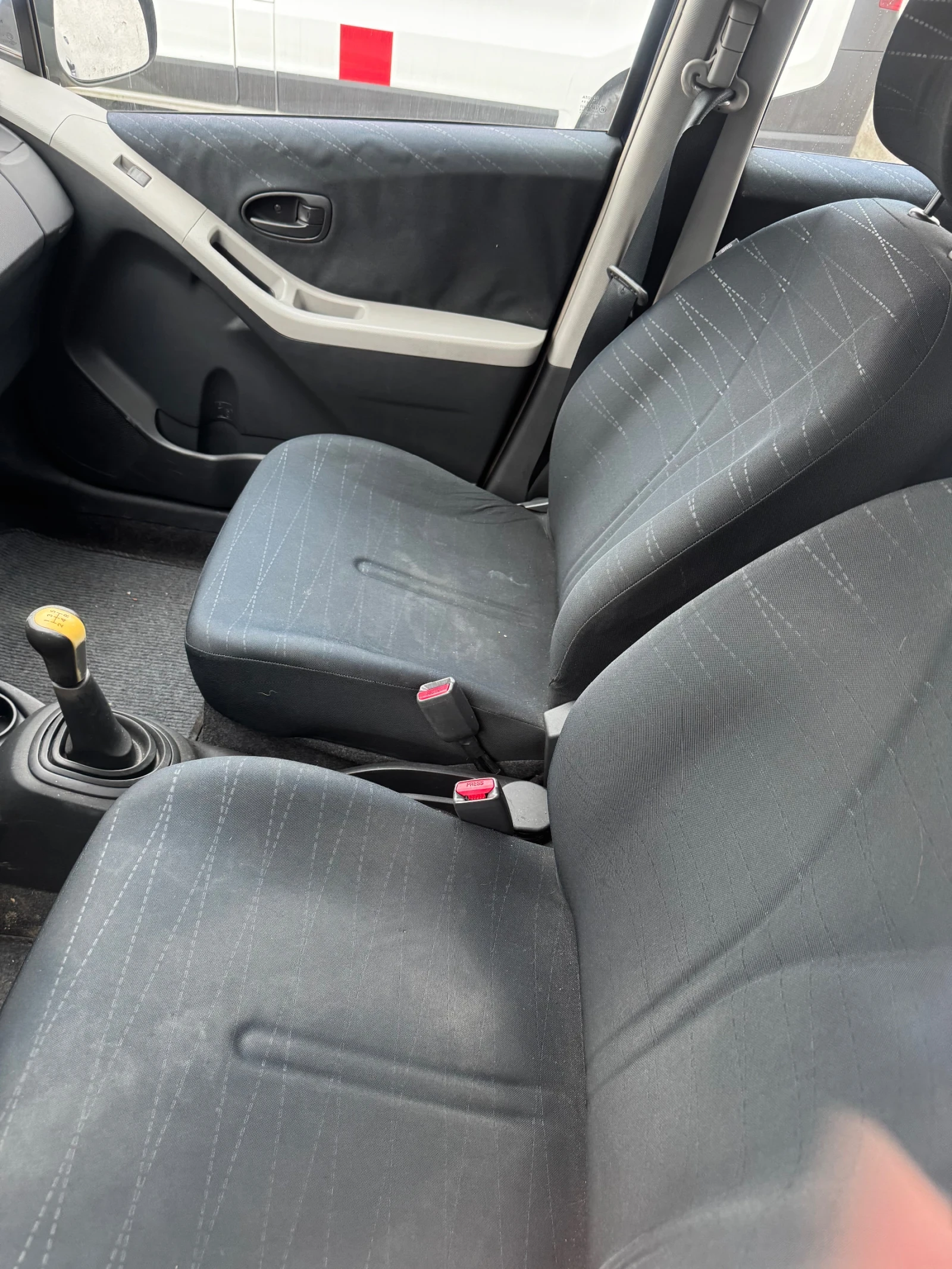 Toyota Yaris 1.3 стария мотор - изображение 5