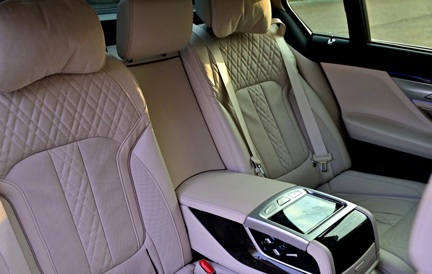 BMW 745 Le xDrive, снимка 8 - Автомобили и джипове - 53816736