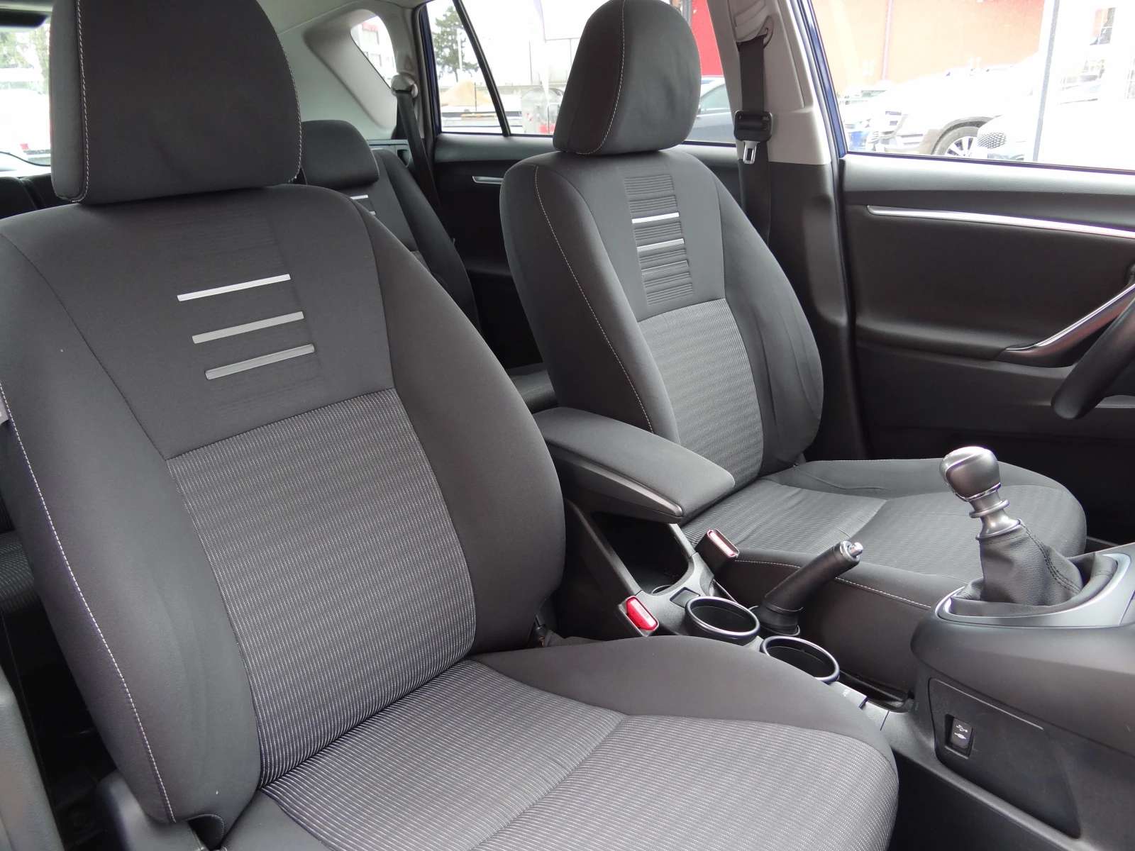 Toyota Verso 1.6i - 132k.c. - Facelift / Камера / Euro-6 /, снимка 11 - Автомобили и джипове - 54215913