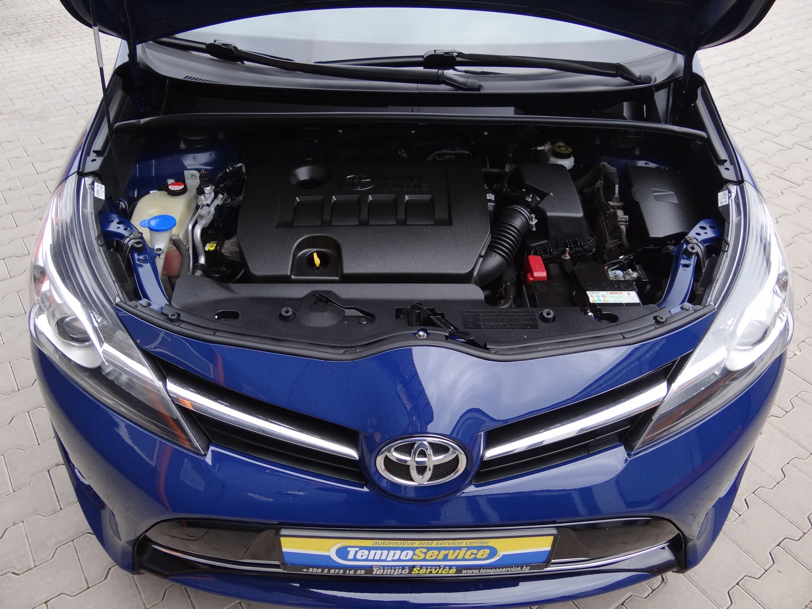 Toyota Verso 1.6i - 132k.c. - Facelift / Камера / Euro-6 /, снимка 16 - Автомобили и джипове - 54215913