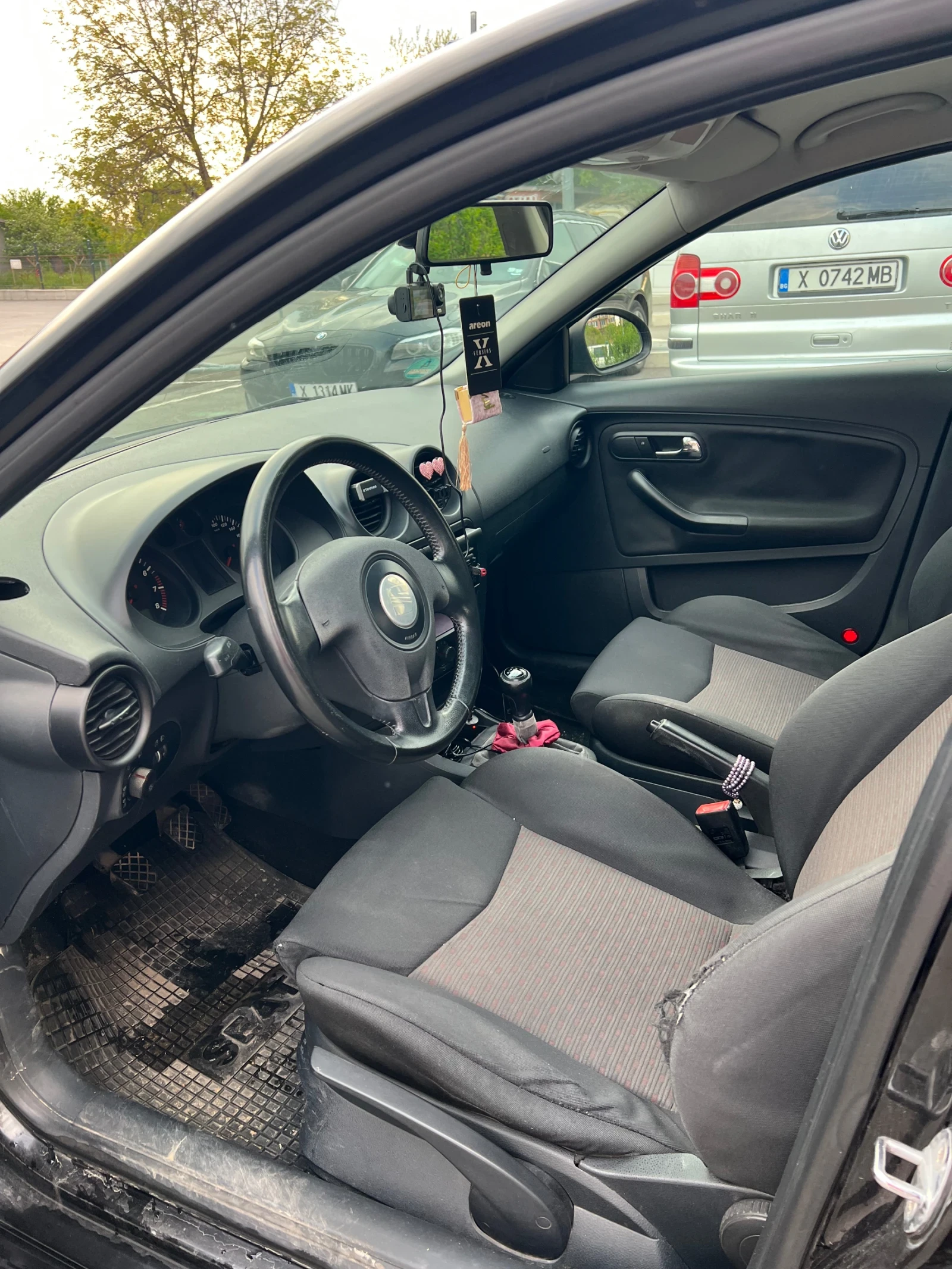 Seat Ibiza 1.4i, снимка 5 - Автомобили и джипове - 54359632