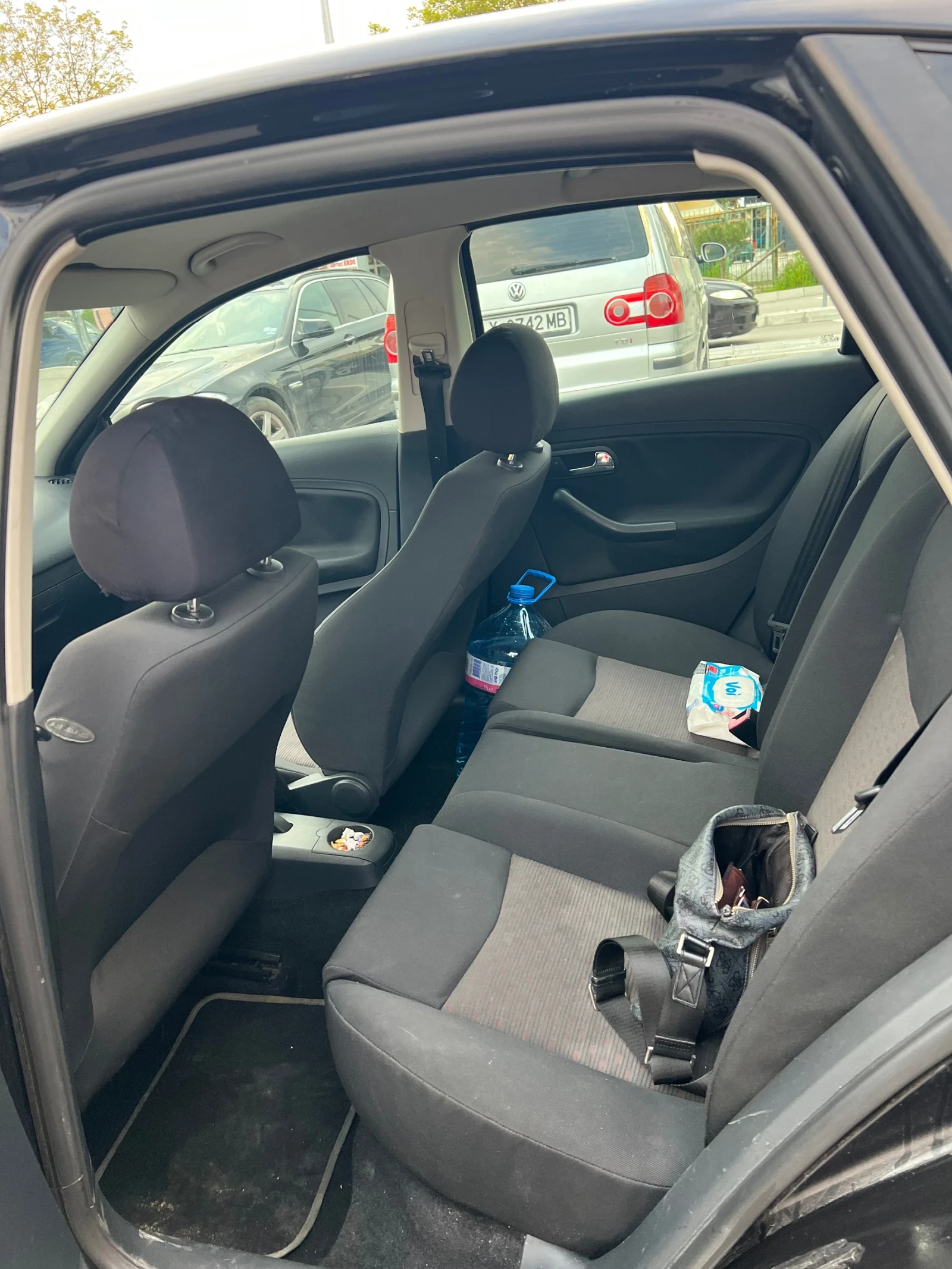 Seat Ibiza 1.4i, снимка 6 - Автомобили и джипове - 54359632