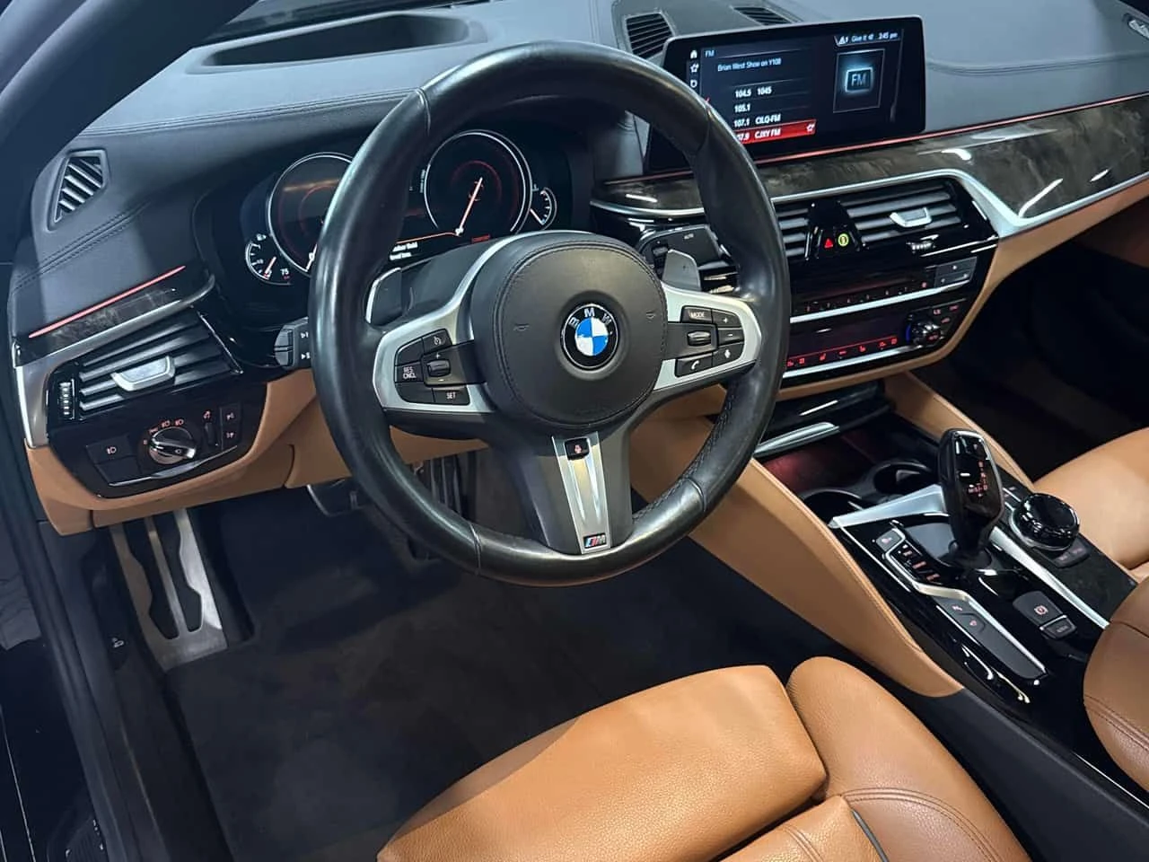 BMW 540 * xDrive * 2 КЛЮЧА * АМБИЕНТНО * 360 * ПОДГРЕВ, снимка 5 - Автомобили и джипове - 54417783