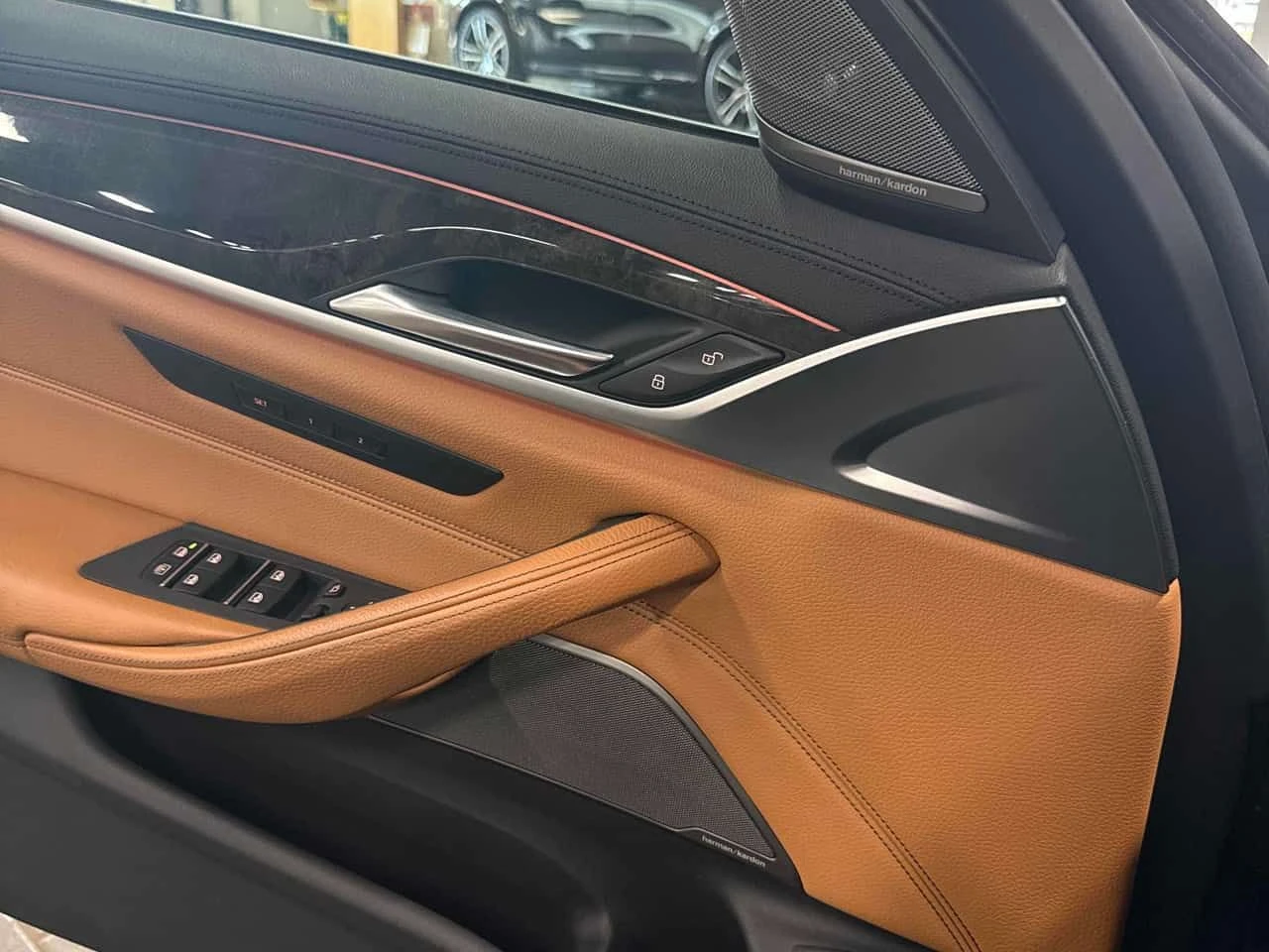 BMW 540 * xDrive * 2 КЛЮЧА * АМБИЕНТНО * 360 * ПОДГРЕВ, снимка 12 - Автомобили и джипове - 54417783