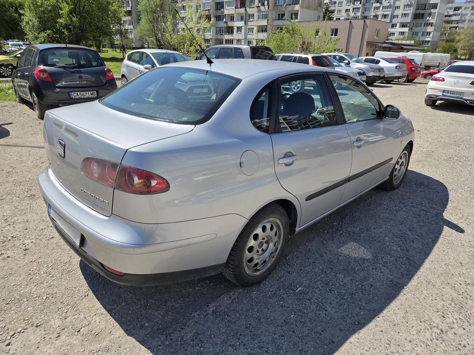 Seat Cordoba, снимка 4 - Автомобили и джипове - 54427840
