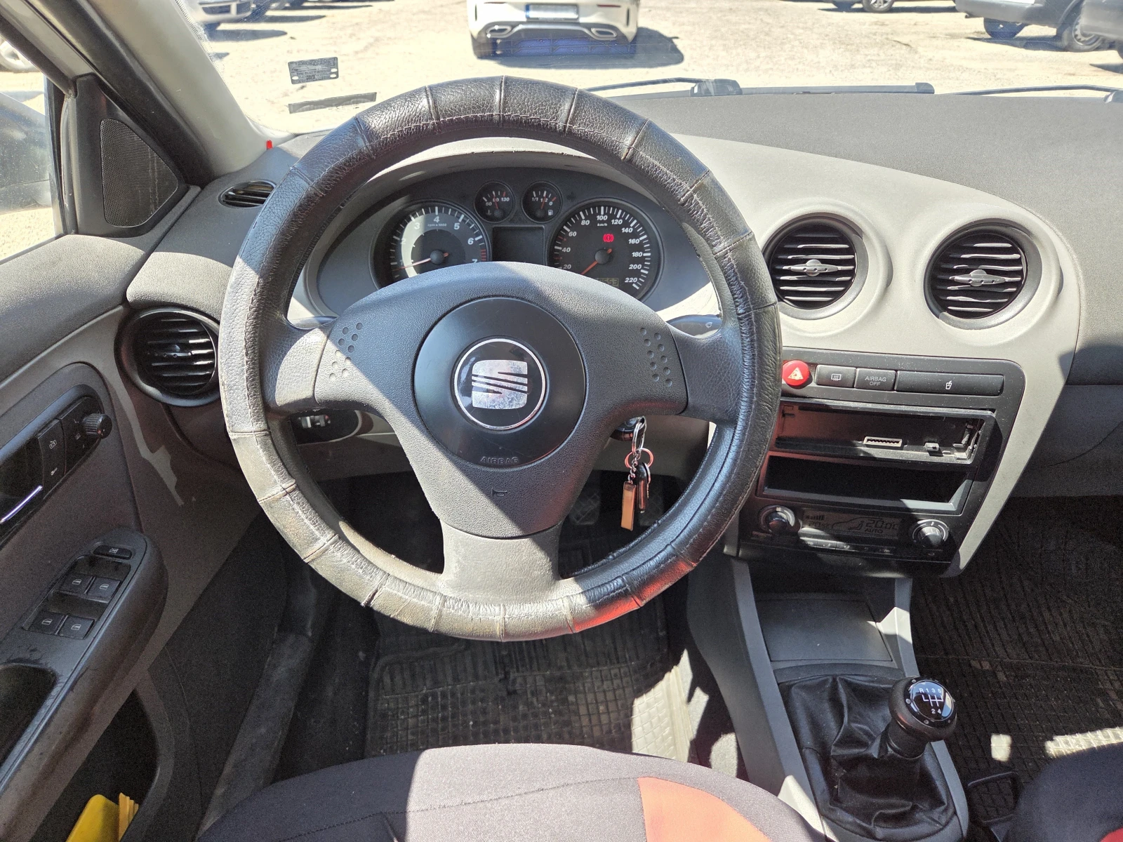 Seat Cordoba, снимка 9 - Автомобили и джипове - 54427840