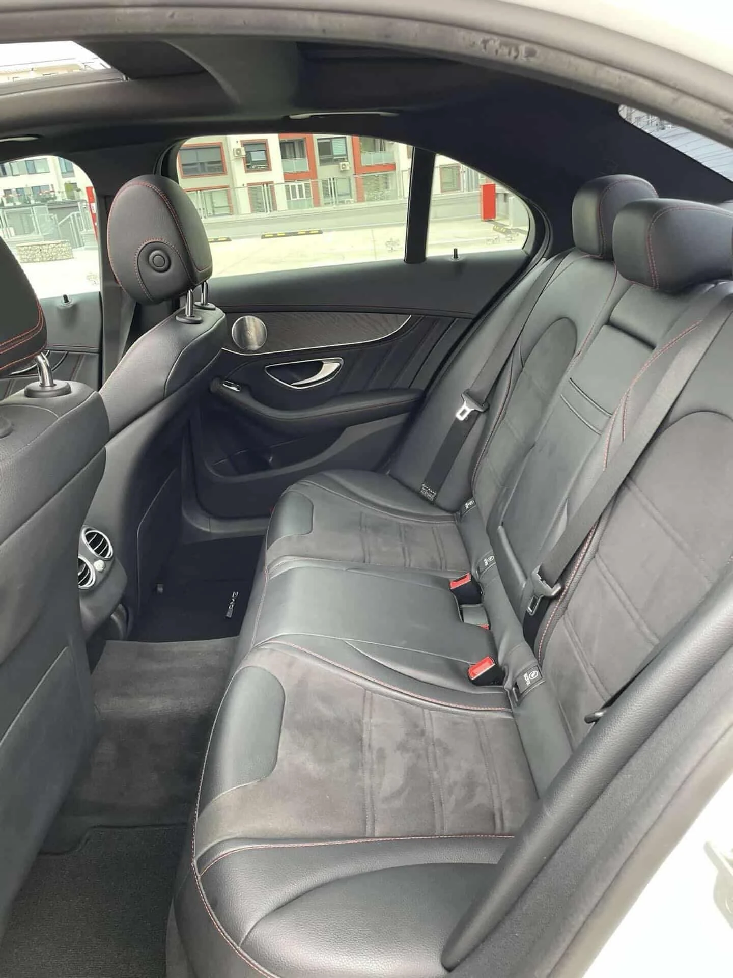 Mercedes-Benz C 450 AMG 4Matic * Burmester * АвтоКредит * (Налична в  БГ), снимка 17 - Автомобили и джипове - 55667781