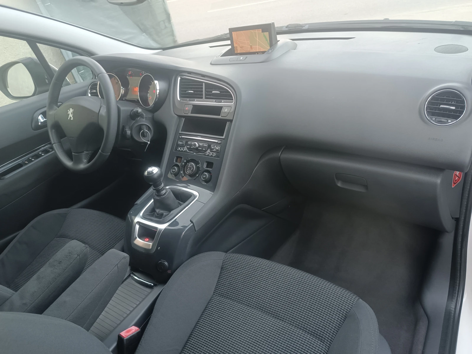 Peugeot 5008 1.6HDI 112k.c-NAVI-ITALIA-EURO5 | Mobile.bg � ����������� 10