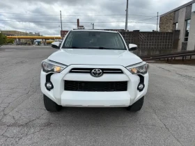 Toyota 4runner 4x4 | SR5| Navigation/Leather/Sunroof/Rear Camera, снимка 2