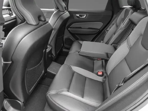 Volvo XC60 T6 Recharge AWD = Plus Dark = Гаранция, снимка 8 - Автомобили и джипове - 52945076