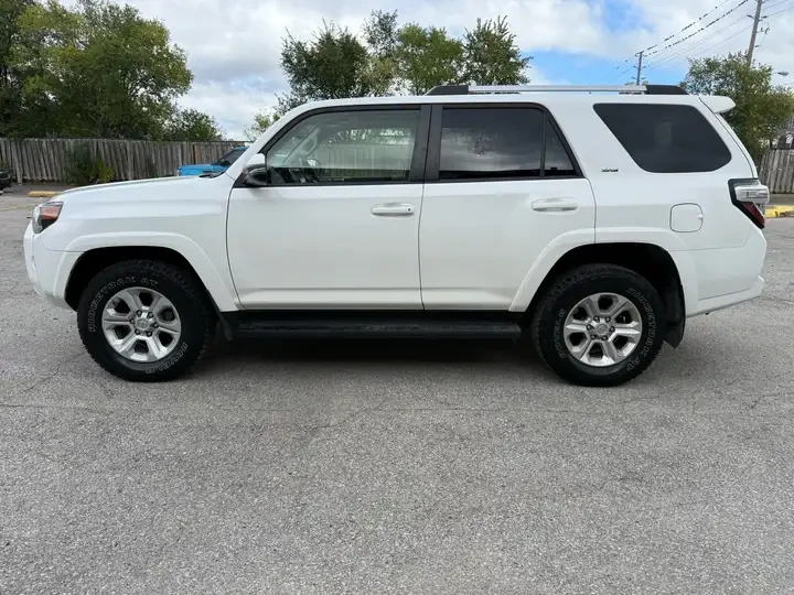 Toyota 4runner 4x4 | SR5| Navigation/Leather/Sunroof/Rear Camera, снимка 4 - Автомобили и джипове - 54660762
