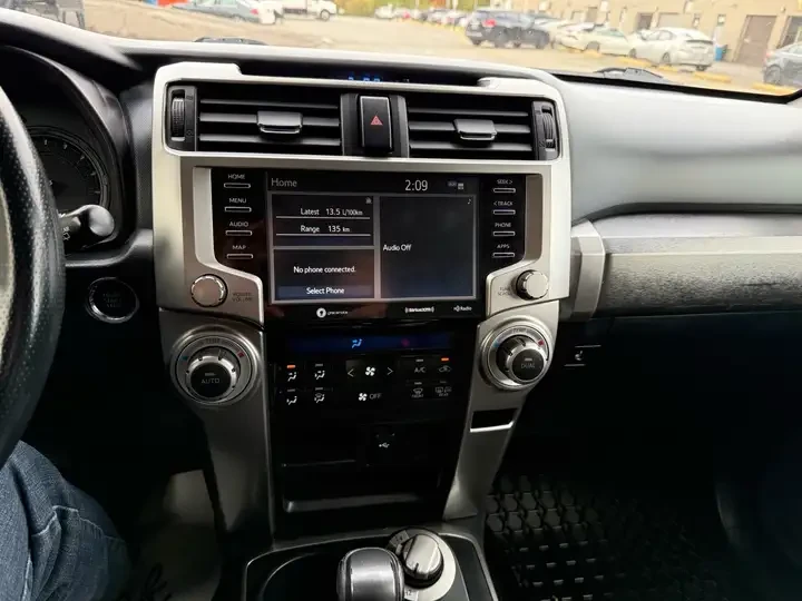 Toyota 4runner 4x4 | SR5| Navigation/Leather/Sunroof/Rear Camera, снимка 6 - Автомобили и джипове - 54660762