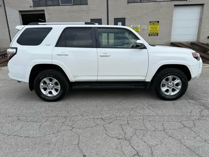 Toyota 4runner 4x4 | SR5| Navigation/Leather/Sunroof/Rear Camera, снимка 15 - Автомобили и джипове - 54660762