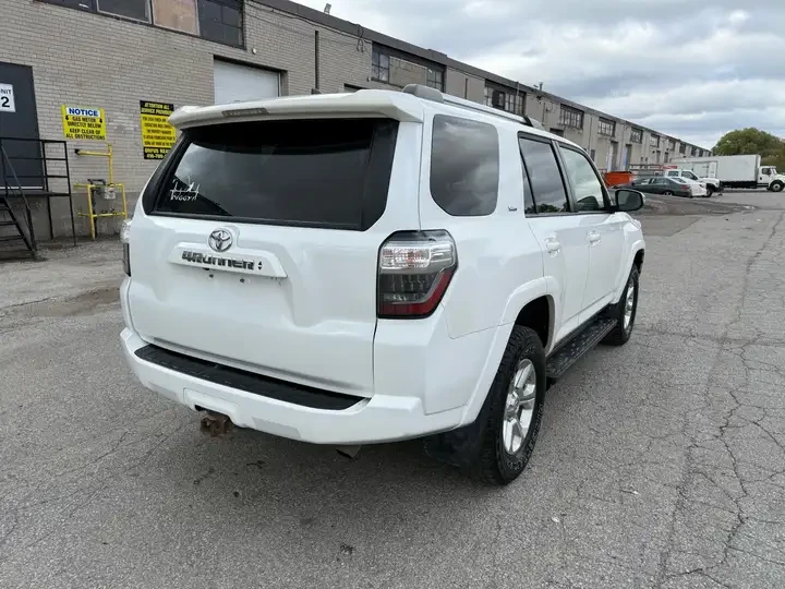 Toyota 4runner 4x4 | SR5| Navigation/Leather/Sunroof/Rear Camera, снимка 13 - Автомобили и джипове - 54660762