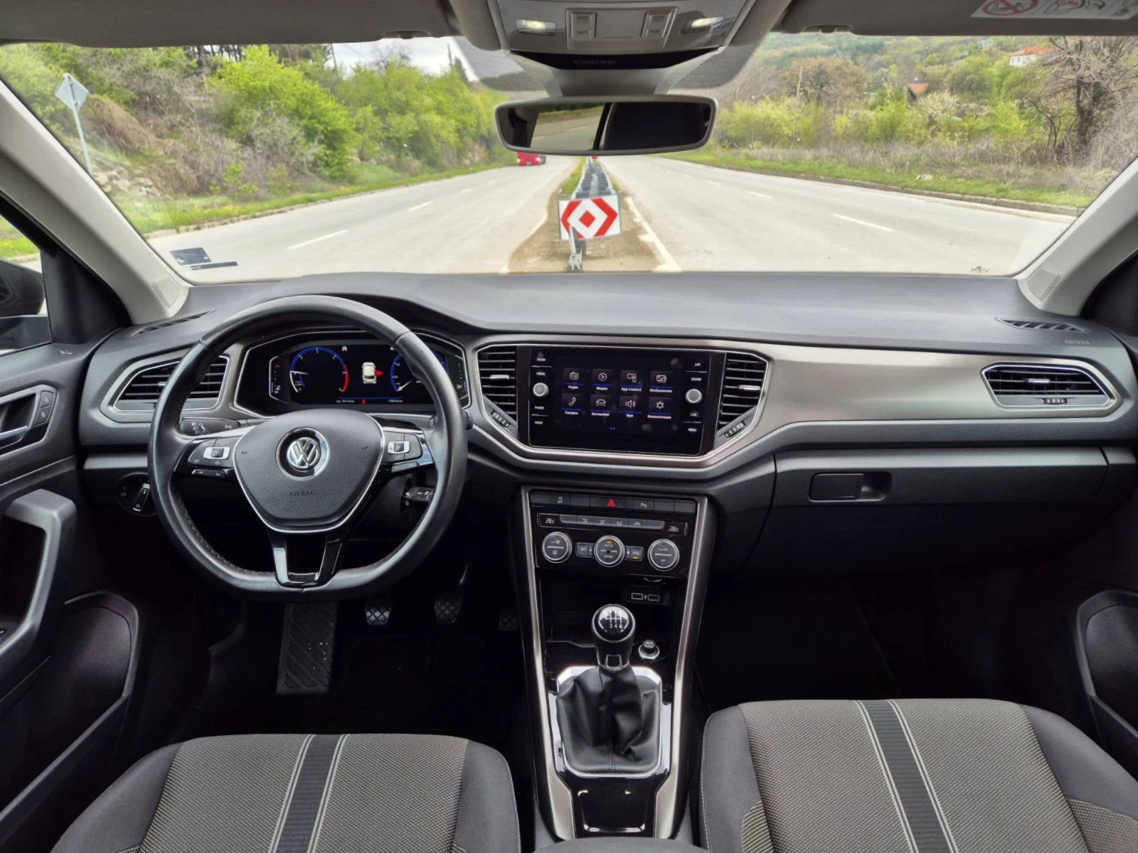 VW T-Roc 1.6Тди Дигитал - изображение 8
