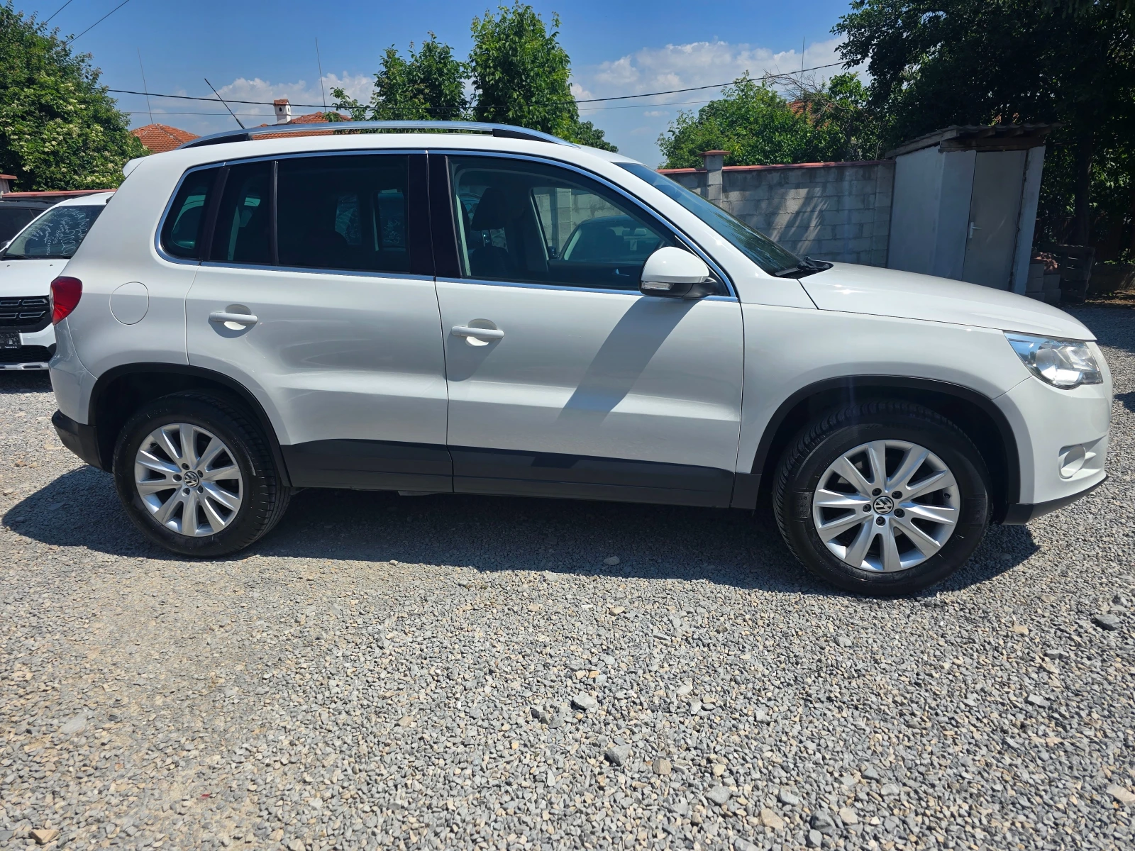 VW Tiguan 2.0TDI-КОМЪН РЕЙЛ-ЕВРО 5В-4Х4-6 СКОРОСТИ, снимка 7 - Автомобили и джипове - 55057314