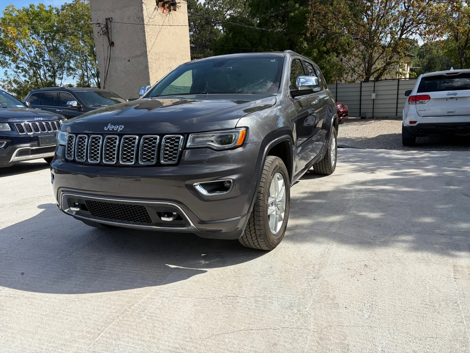 Jeep Grand cherokee Overland, снимка 2 - Автомобили и джипове - 56297968