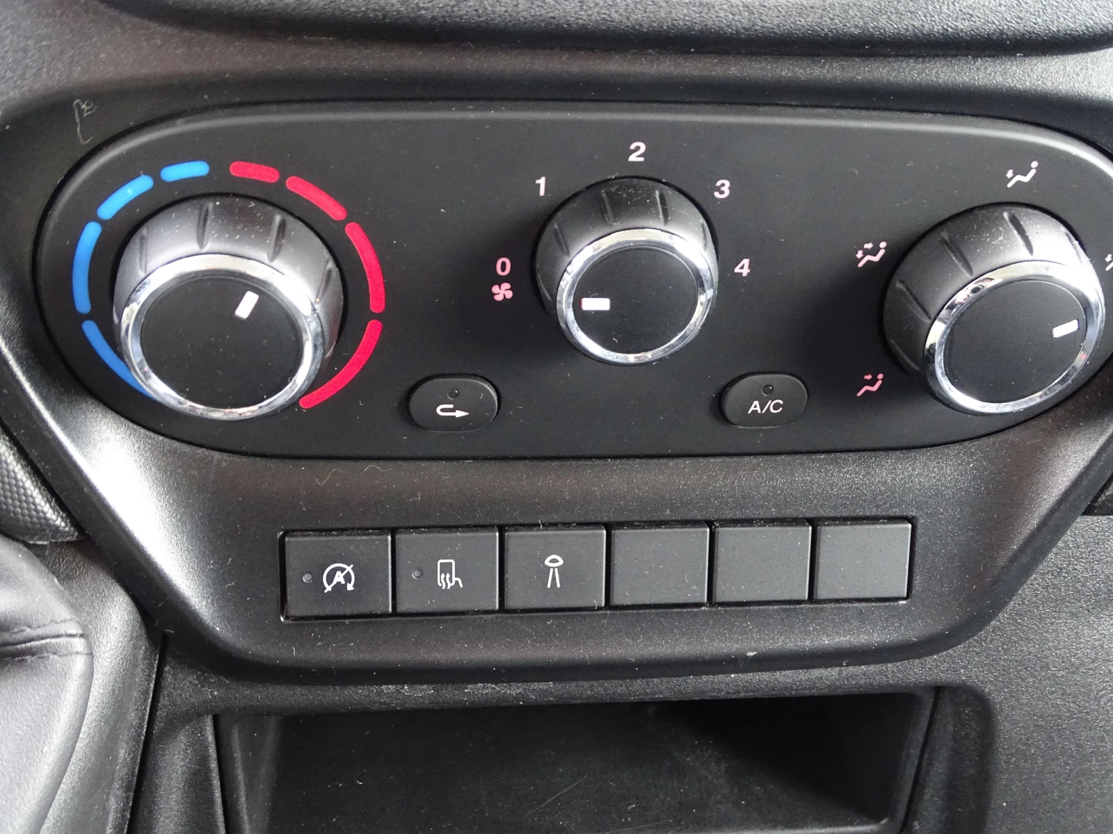 Iveco Daily 35S14 * * КЛИМАТИК* * , снимка 11 - Бусове и автобуси - 54257548