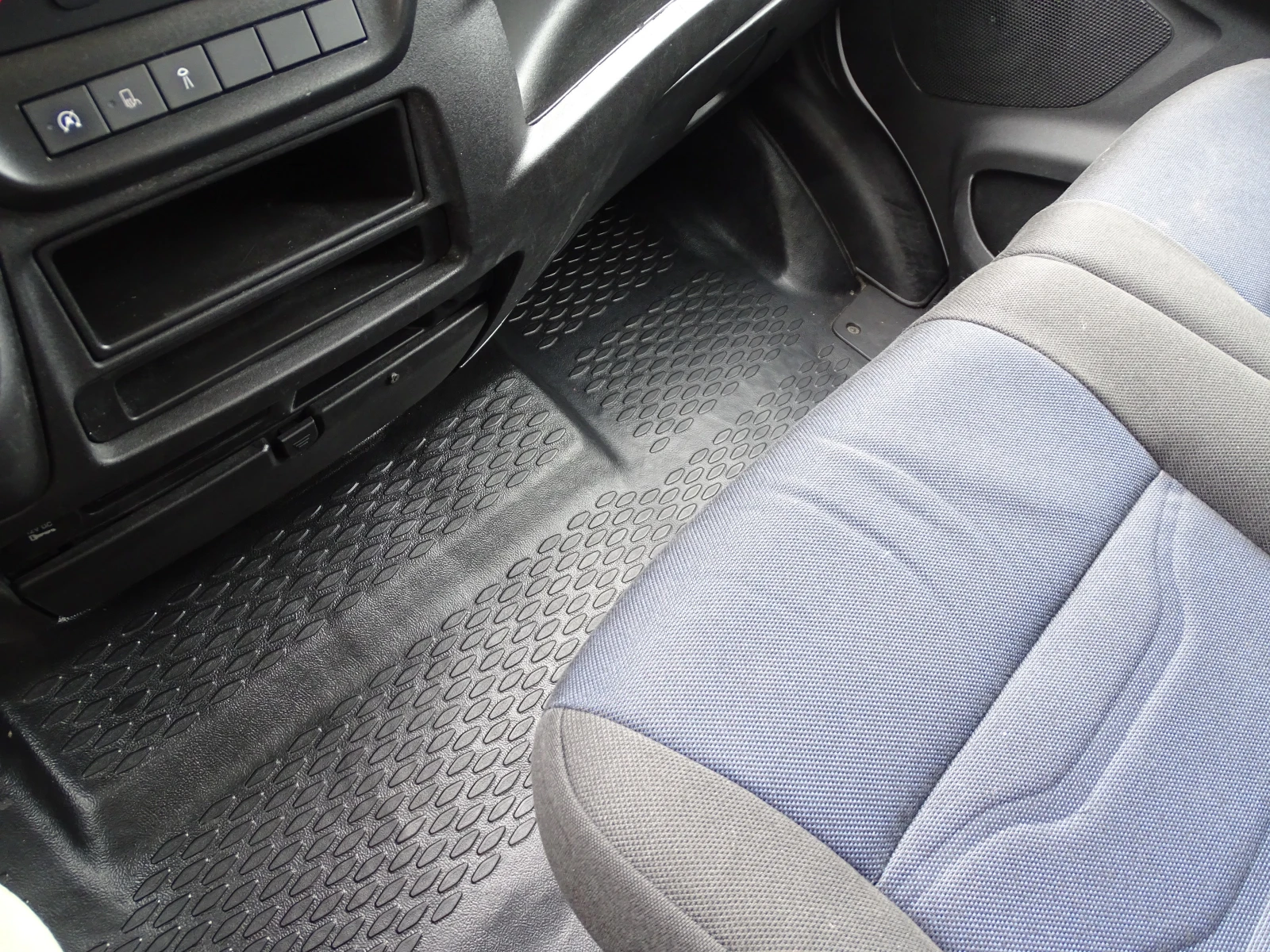 Iveco Daily 35S14 * * КЛИМАТИК* * , снимка 15 - Бусове и автобуси - 54257548