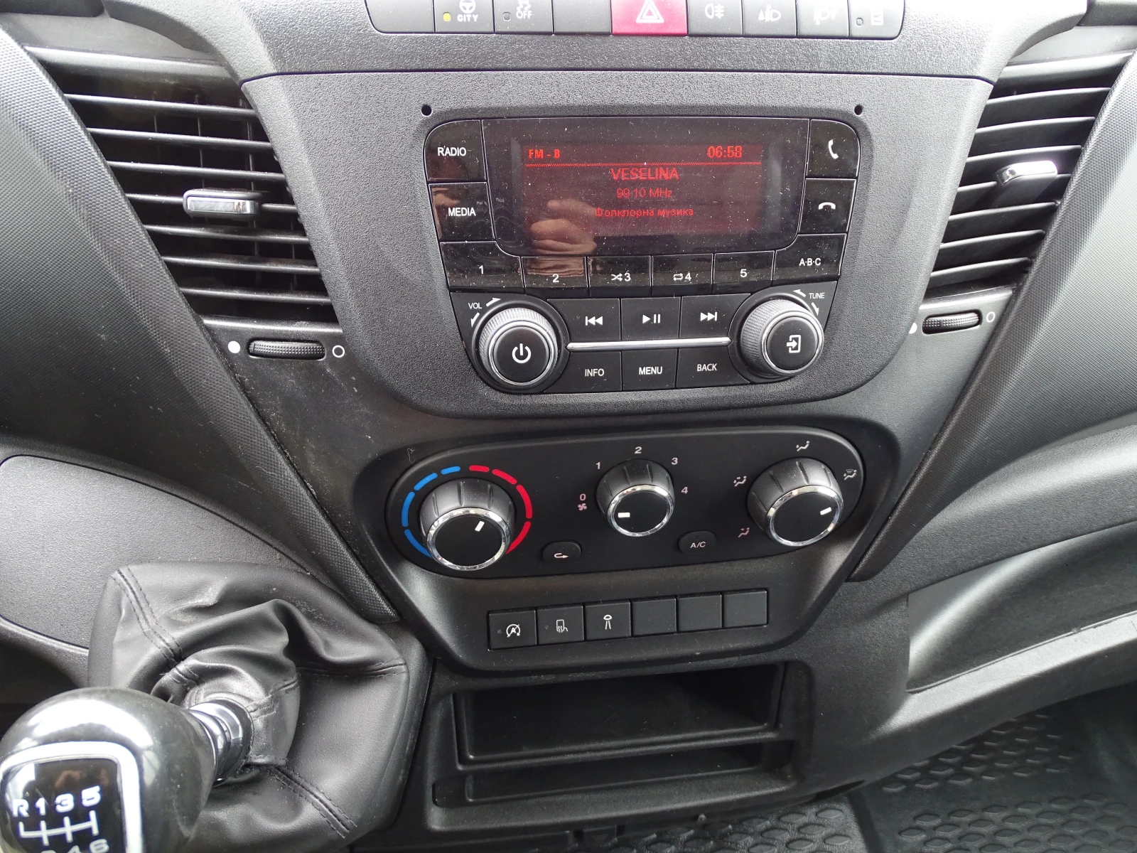 Iveco Daily 35S14 * * КЛИМАТИК* * , снимка 12 - Бусове и автобуси - 54257548