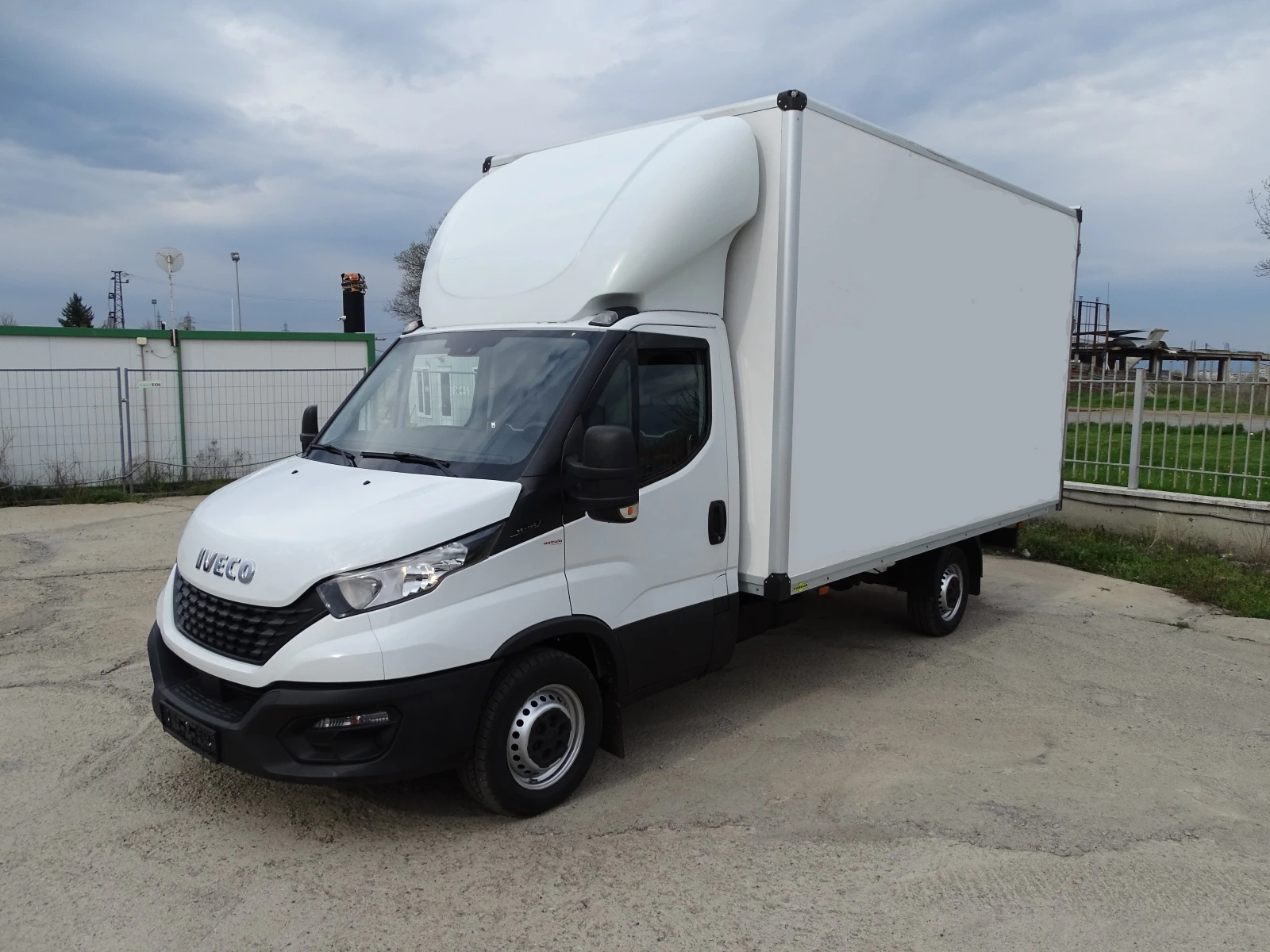 Iveco Daily 35S14 * * КЛИМАТИК* * , снимка 3 - Бусове и автобуси - 54257548