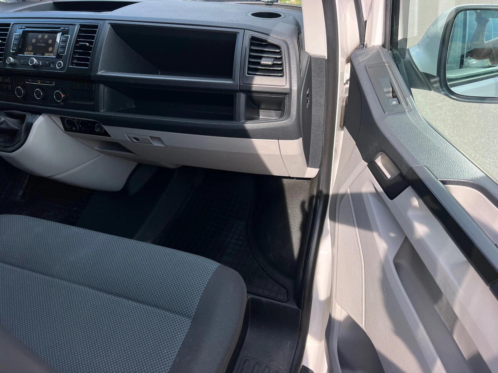 VW T6 2.0TDI VIP/LED/8+ 1/XENON/NAVI/KLIMATRONIK/UNIKAT, снимка 12 - Бусове и автобуси - 54966369
