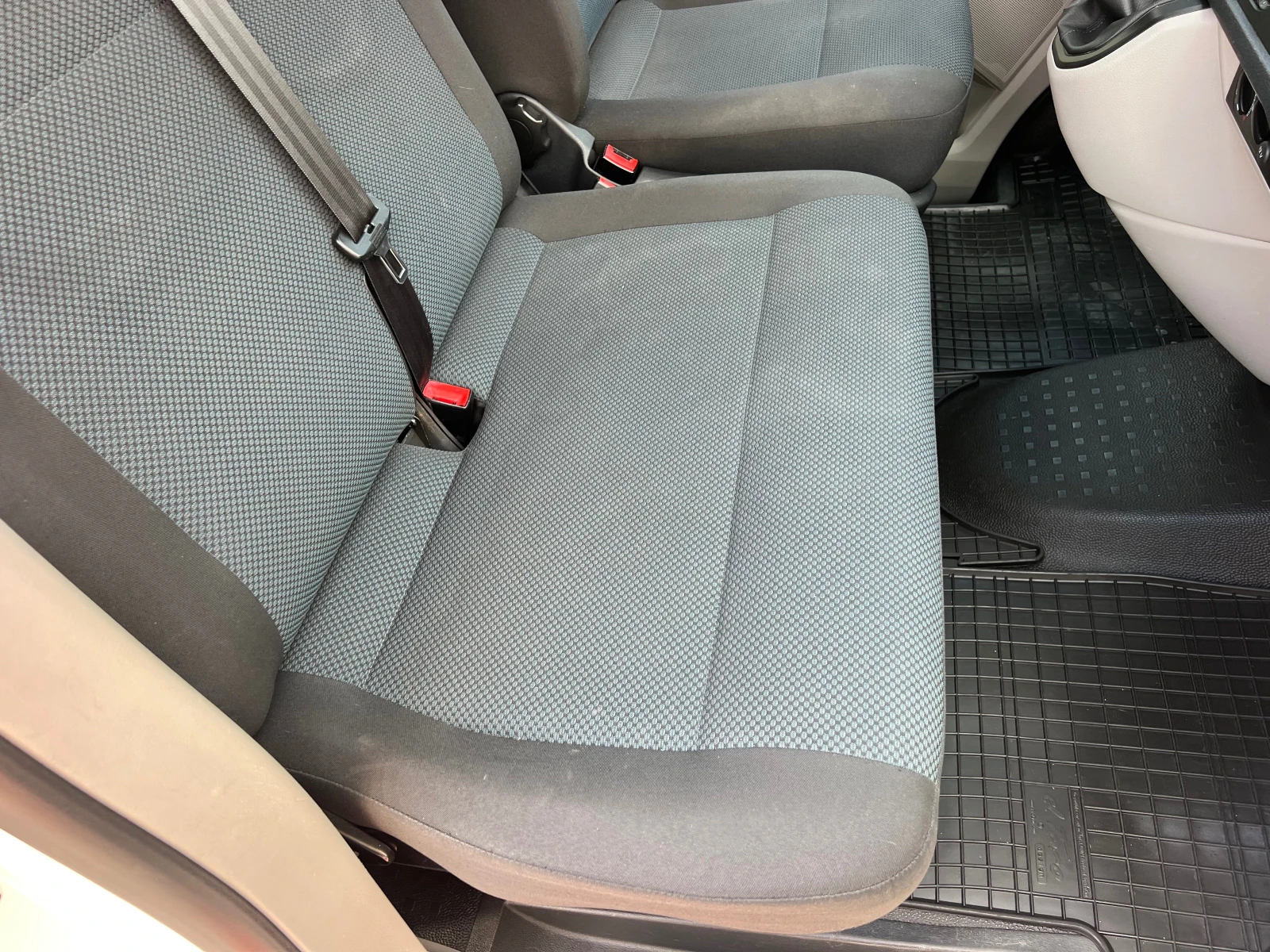 VW T6 2.0TDI VIP/LED/8+ 1/XENON/NAVI/KLIMATRONIK/UNIKAT, снимка 14 - Бусове и автобуси - 54966369