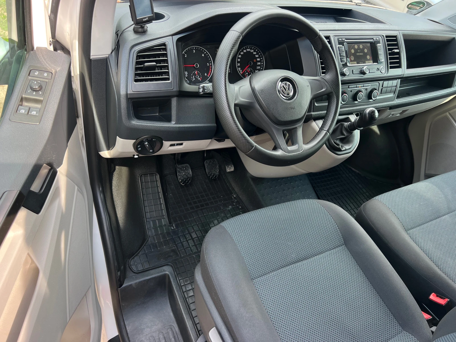 VW T6 2.0TDI VIP/LED/8+ 1/XENON/NAVI/KLIMATRONIK/UNIKAT, снимка 9 - Бусове и автобуси - 54966369