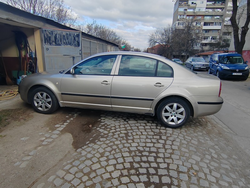 Skoda Superb, снимка 4 - Автомобили и джипове - 46316697
