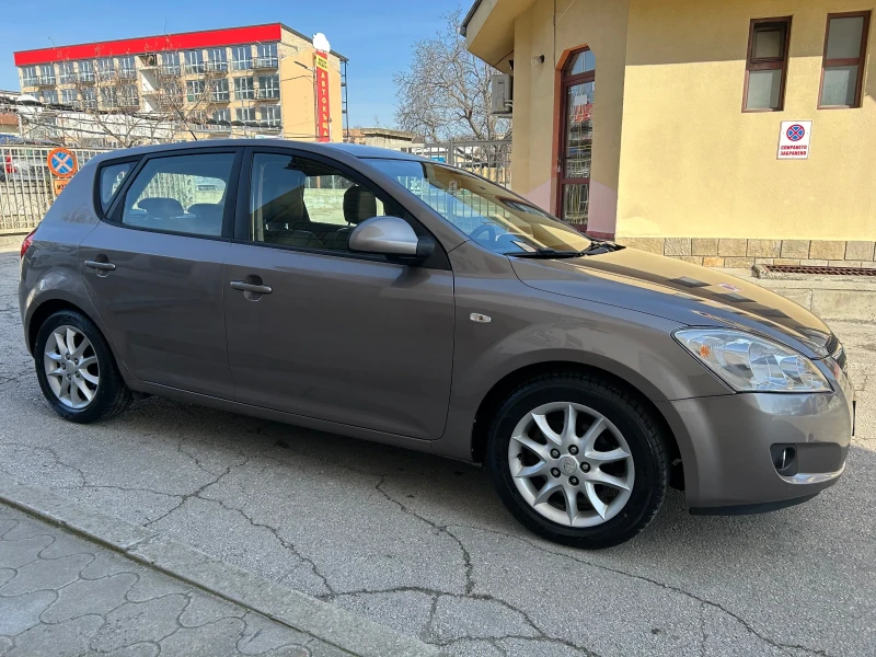 Kia Ceed 1.4i БЕНЗИН, снимка 4 - Автомобили и джипове - 49131352