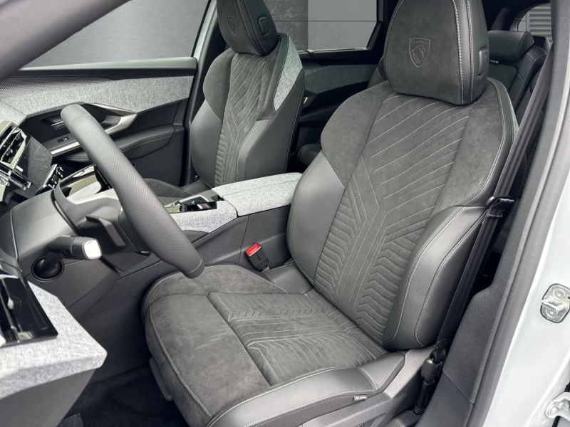 Peugeot 5008 НОВ!GT/145HP/COMF-PACK/360/NAVI/AMB/KLESS/255vpr, снимка 13 - Автомобили и джипове - 49906503