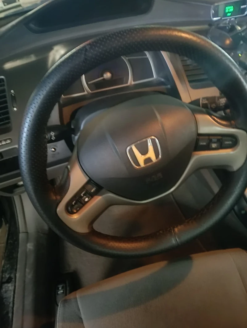 Honda Civic 1.8, снимка 9 - Автомобили и джипове - 52120286