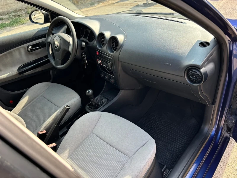 Seat Cordoba, снимка 9 - Автомобили и джипове - 52338050