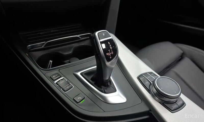 BMW 320, снимка 9 - Автомобили и джипове - 53264172